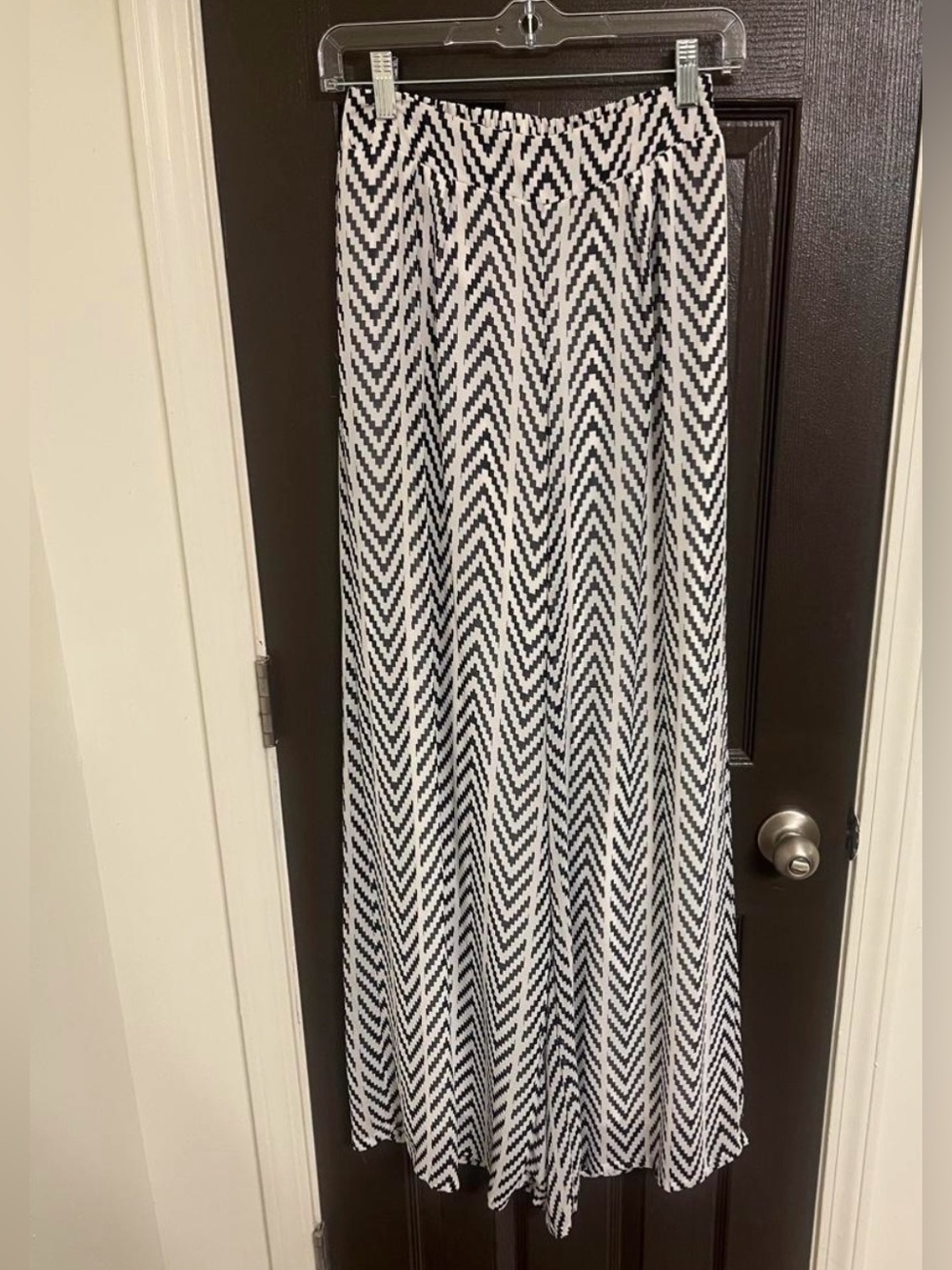 Papaya white and black zigzag